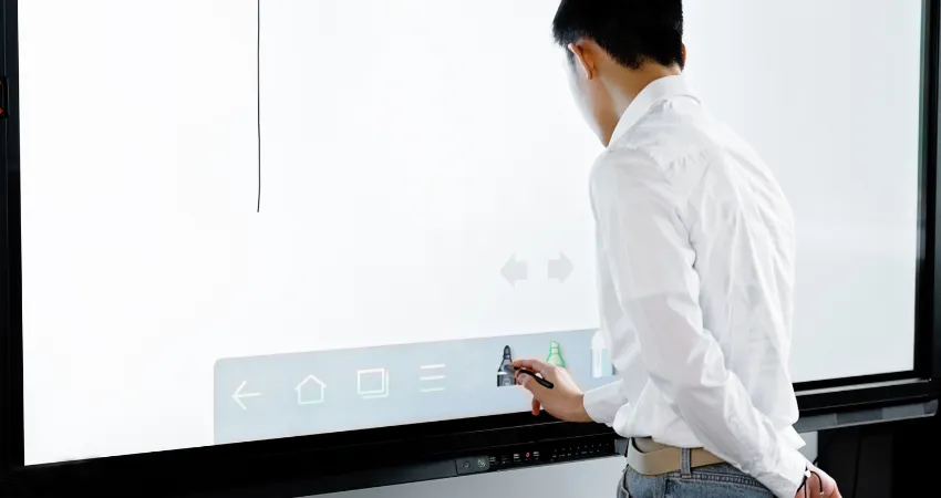 Integrating Interactive Whiteboards into Kerala’s Hybrid Work Environments